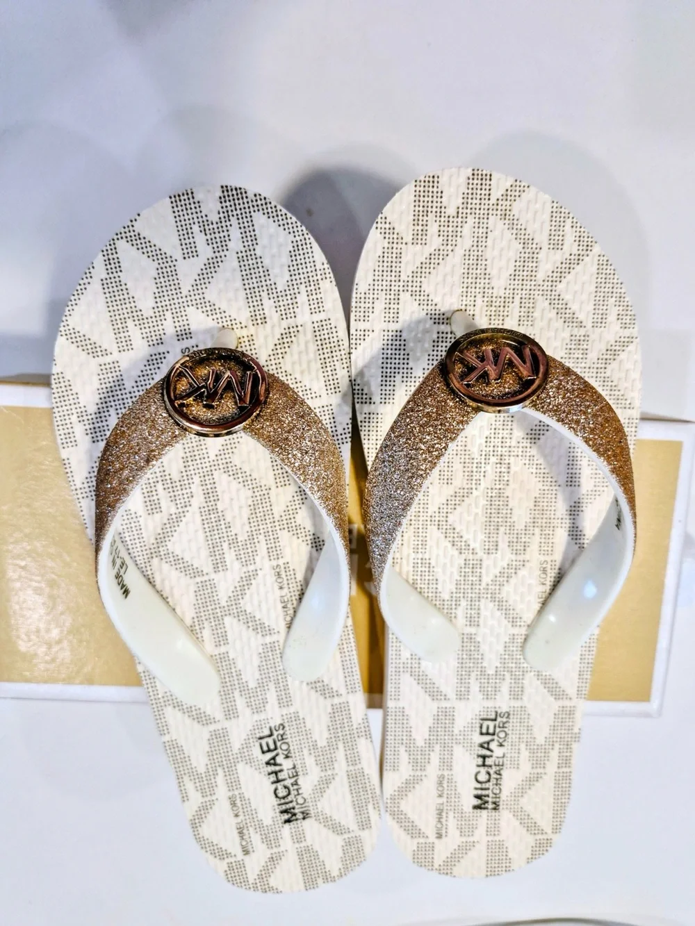 Michael Kors kids White and Gold Logo Flip Flop Sandals size 1
